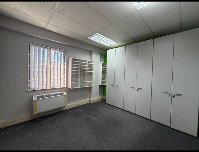 1,598M² OFFICE FOR SALE IN WOODMEAD